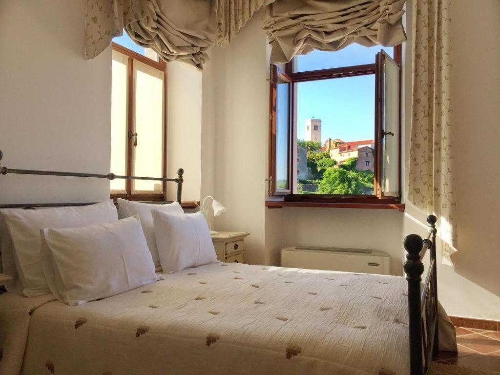 Palazzo Angelica B&B Adults Only Oprtalj Oda fotoğraf